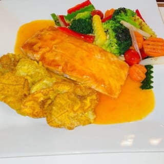 SALMON Gratinado En Salsa De Marizcos